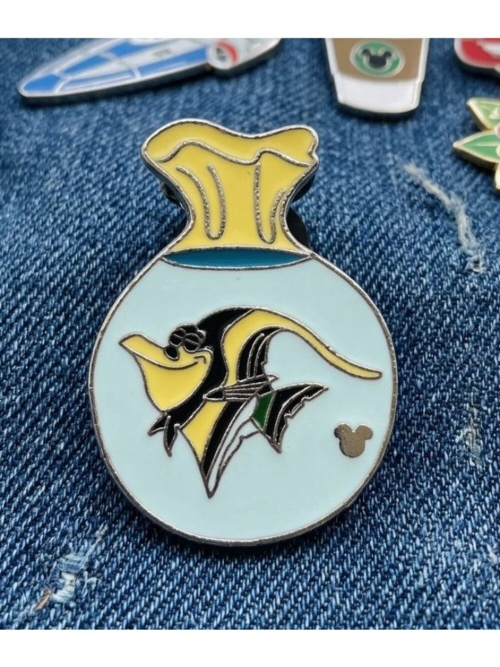 Disney - Finding Nemo Gill Cast Lanyard Trading Pin